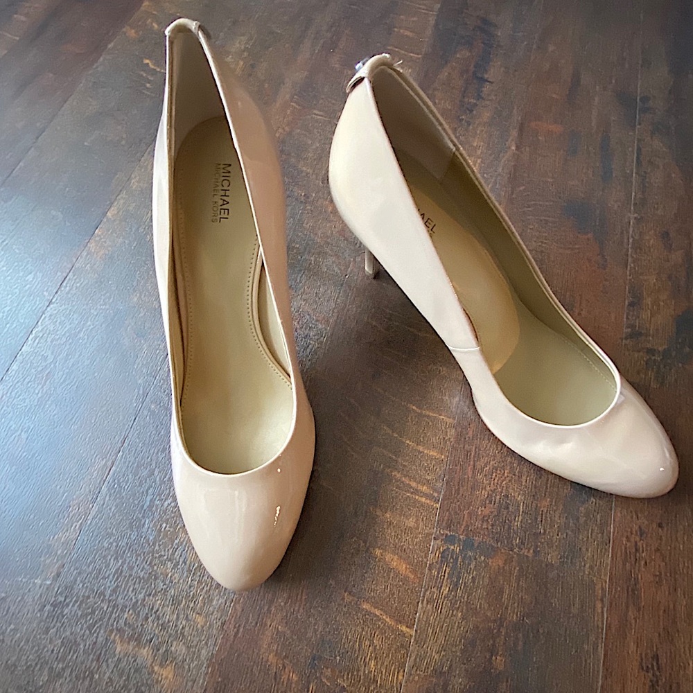 Michael Michael Kors patent pumps